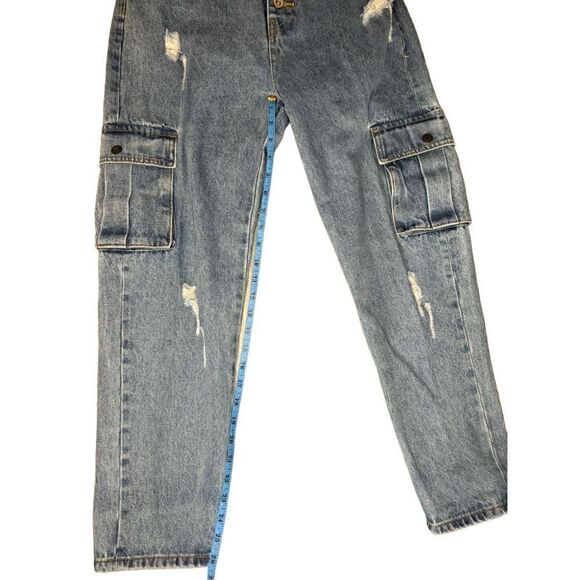 Q2 Light Denim Straight Jeans Ripped With Side Pockets Small (size 4 US) - Picture 4 of 8